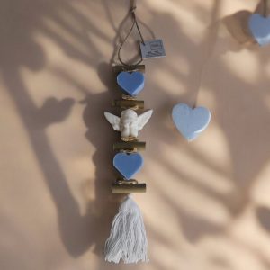 Guirlande de 3 savons parfumés,2 savons en forme de coeur bleu parfum écume et d'un savon en forme d'ange de couleur blanche parfum bergamote