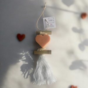 Guirlande décorative et parfumée un savon en forme de cœur et parfum à la fleur d'oranger