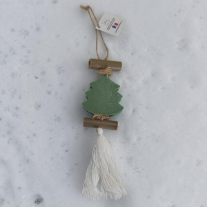 tresse de savon en forme de sapin senteur cèdre couleur verte