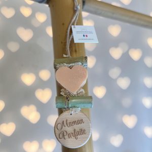 tresse de savons artisanaux en forme de coeur avec un rond bois gravé maman parfaite Fabriquée à Monteux