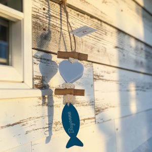 Tresse savon artisanal en forme de coeur parfum écume avec un poisson en bois bleu gravé "Bayonne' Fabriqué à Monteux