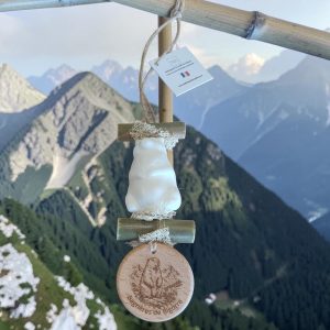 Tresse de savon artisanal en forme de marmotte senteur bergamote avec un rond bois gravé "Marmotte" Fabriquée à Monteux