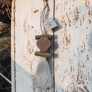 Tresse de savon à suspendre en forme de coeur parfum monoï fabriquée à Monteux